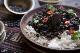 פיג'ואדה: תבשיל ברזילאי של בשר ושעועית שחורה
