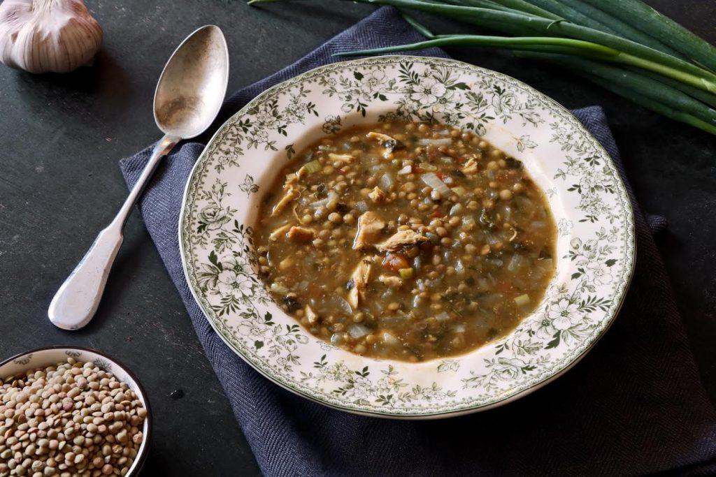 מרק עוף עם עדשים סוגת להכין באהבה