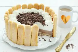 עוגת קרם שוקו-וניל עם בישקוטים
