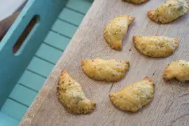 בורקיטס: מאפי גבינה בסגנון יווני