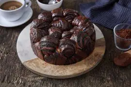 עוגת רוגלך במילוי שוקולד