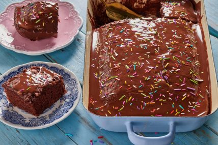 עוגת שוקולד פרווה קלאסית ופשוטה להכנה