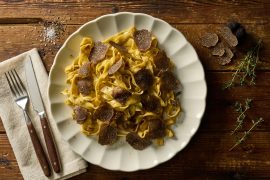 פסטה פטוצ׳יני תוצרת בית ברוטב כמהין