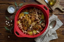 תבשיל עוף ותפוחי אדמה עם שעועית לבנה